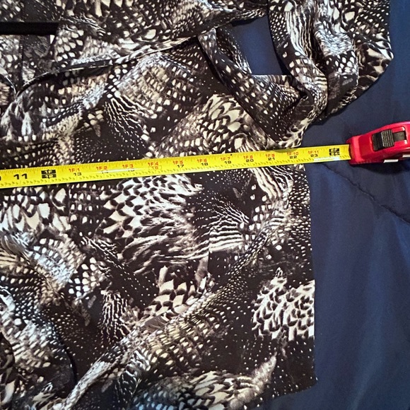 H & M • Black & White Womens Top • sz M - Picture 10 of 10